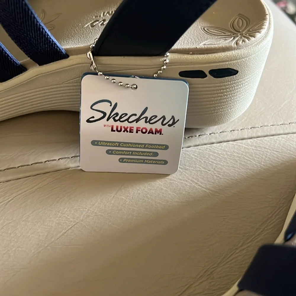 NWT Skechers Navy Blue Strappy Sandals - Picture 4 of 9